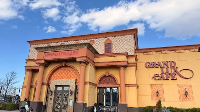 Grand Lux Cafe
